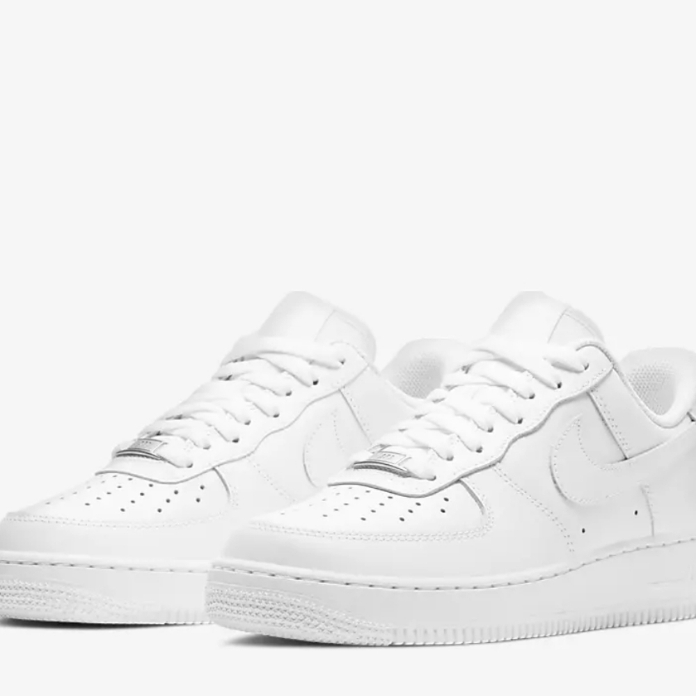 Nike White Air Force 1 Sneakers Classic Design
